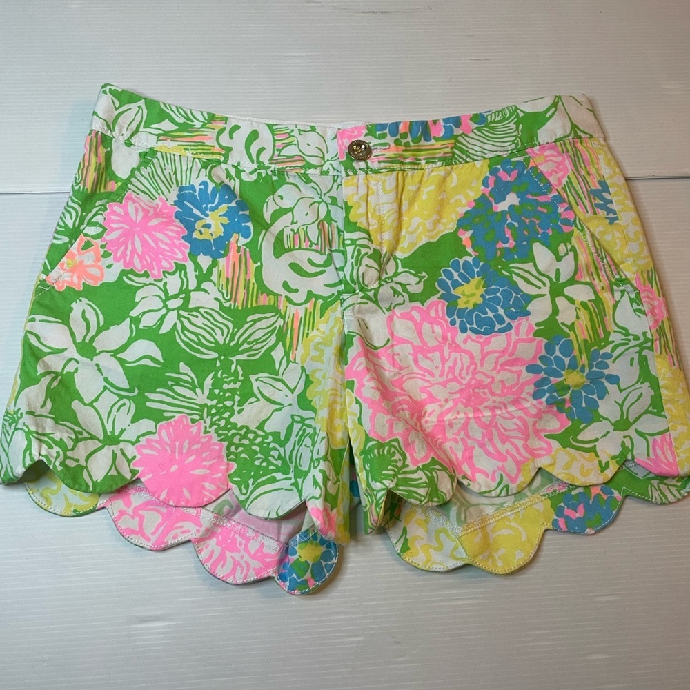 Lilly Pulitzer Women’s Hibiscus Stroll The Buttercup Shorts Scalloped Size 2